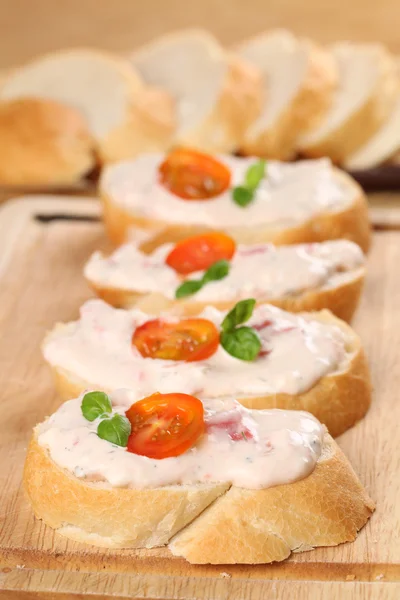 Smörgåsar med tomat spridning — Stockfoto