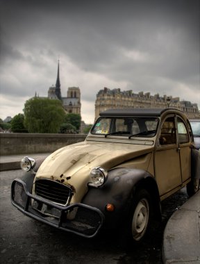 Fransız bir atmosfer, retro araba
