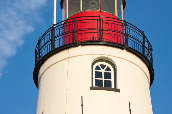 Белый маяк голландского бывшего острова Урк — стоковое фото