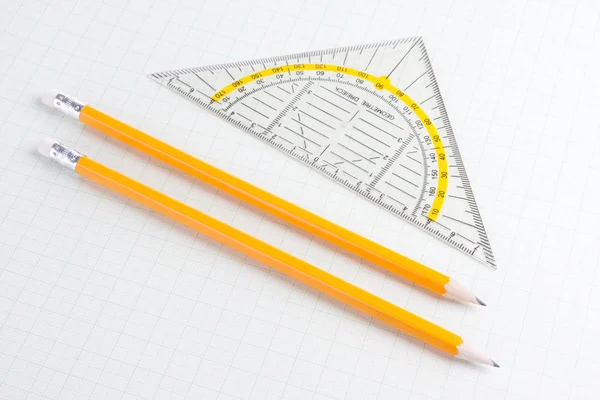 Wiskunde liniaal en potloden op gekwadrateerde papier — Stockfoto
