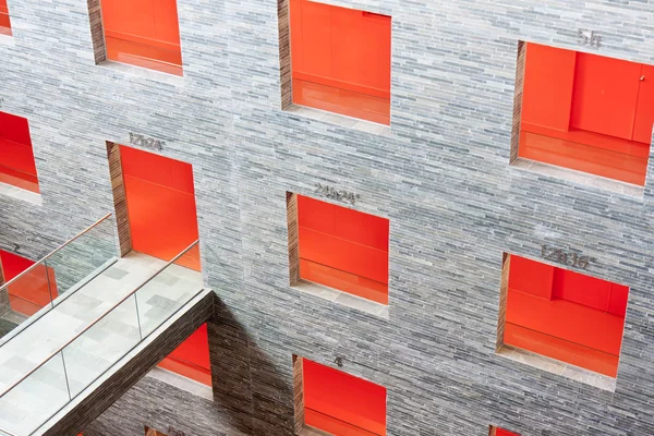 Kilka pięter wewnątrz Nowoczesny biurowiec futurystyczny — Zdjęcie stockowe