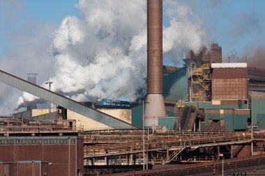 büyük çelik fabrikasında IJmuiden, Hollanda