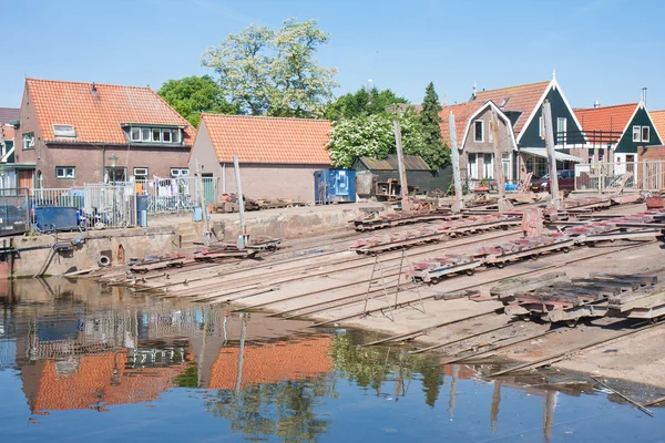 Urk，在荷兰的一个渔村在旧船厂 — 图库照片