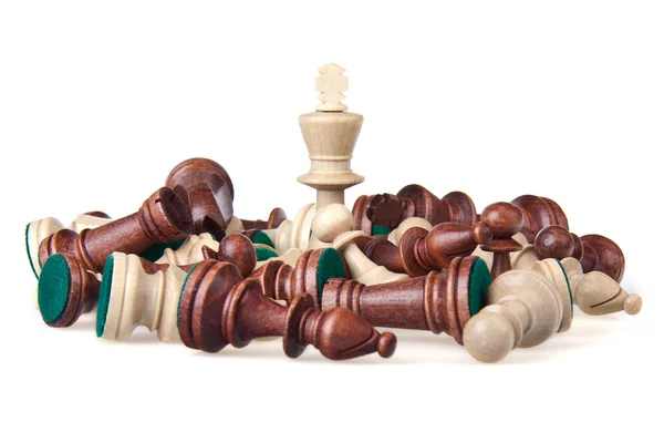 Biały Szachowy król jest triumphator bitwy w szachach — Zdjęcie stockowe