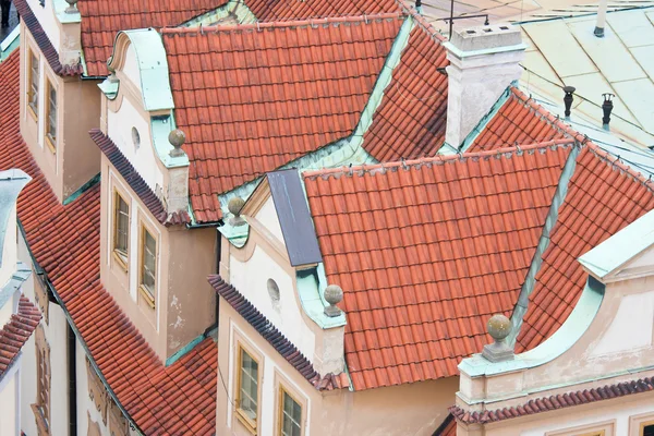Luchtfoto van daken in praha, Tsjechië — Stockfoto