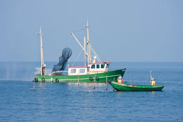 Fishing men at work at the Duch sea — Stock Photo, Image