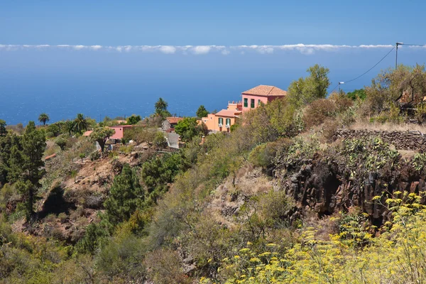 Huizen op kust van la palma, Canarische eilanden — Stockfoto