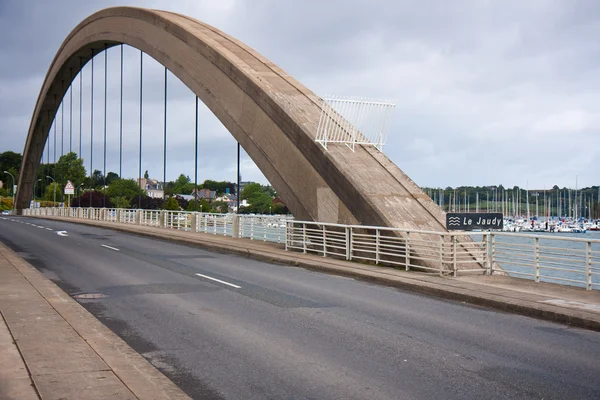 Puente sobre el río Jaudy en Bretagne, Francia — Foto de Stock