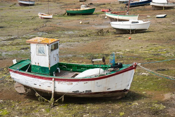 Bateaux à marée descendante en Bretagne, France — Photo