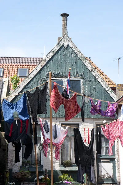Praní visí starý dům, Nizozemsko — Stock fotografie