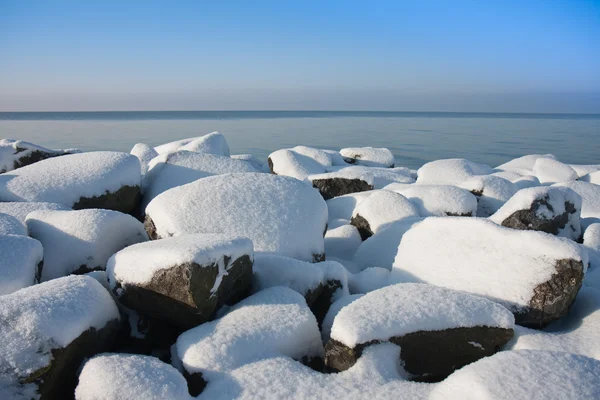 Felsen holländischer Wellenbrecher im Winter — Stockfoto