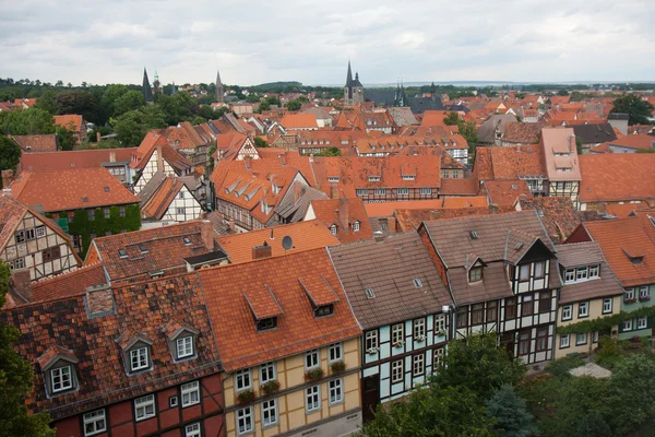 Paisaje urbano de la ciudad medieval Quedlinburg en Alemania — Foto de Stock