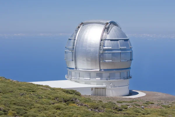 Telescoop op hoogste piek van la palma, Spanje — Stockfoto