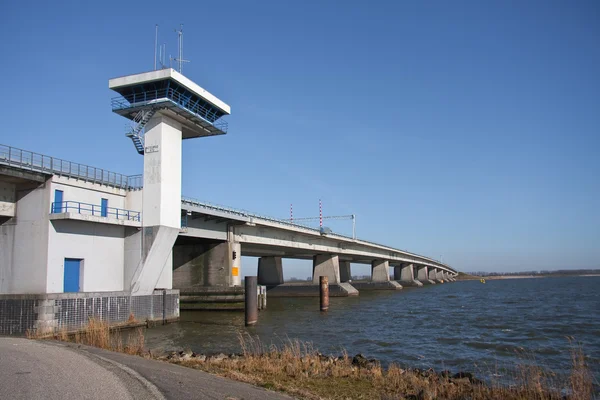Grande ponte de concreto nos Países Baixos — Fotografia de Stock
