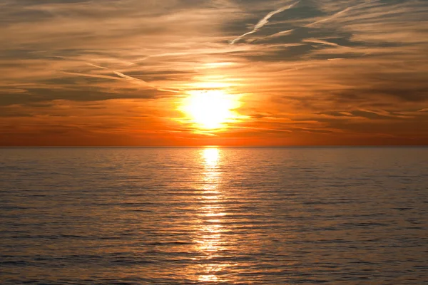 Solnedgång över havet — Stockfoto