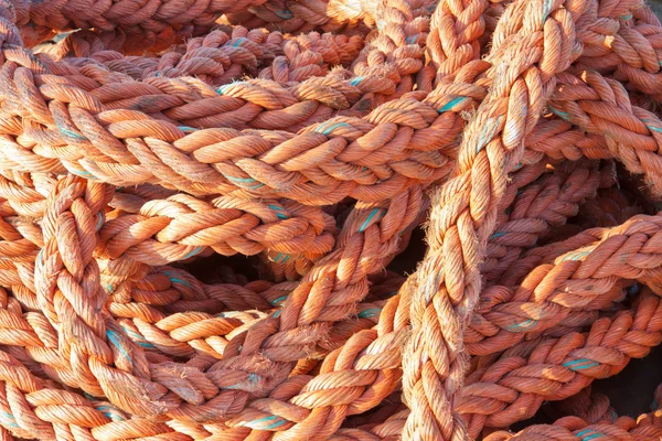 Cuerda de nylon en un barco en el puerto — Foto de Stock