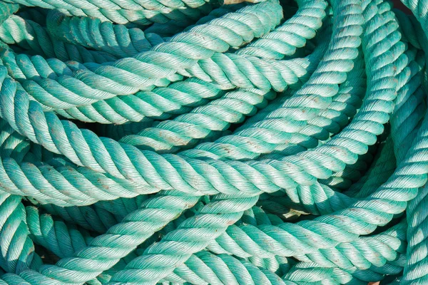 Corda de nylon num navio no porto — Fotografia de Stock