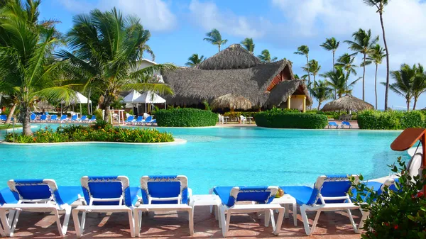 Ontspannend zwembad in Caribisch gebied — Stockfoto