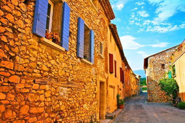 Köy sokak içinde Fransız provence — Stok fotoğraf