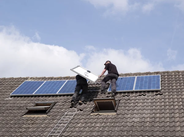 Installing solar panels — Stock Photo, Image