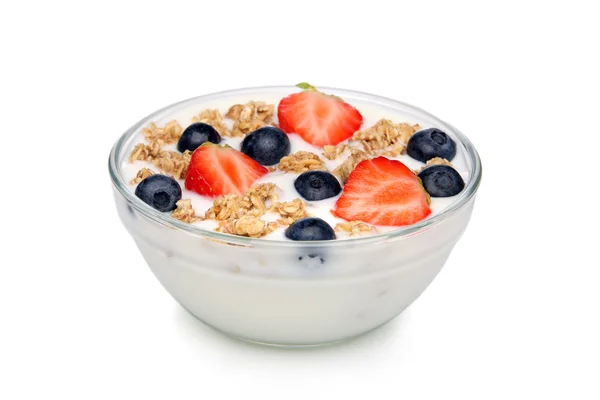 Kom kopje yoghurt met muesli en fruit — Stockfoto