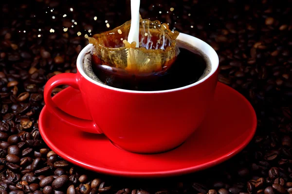 Cup of coffee with milk splash — Stock Photo, Image