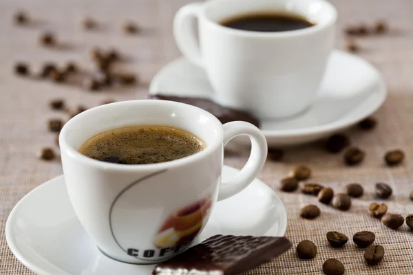 Copos de café e doces de chocolate — Fotografia de Stock
