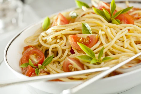 Tomato and Basil Pasta — Stock Photo, Image