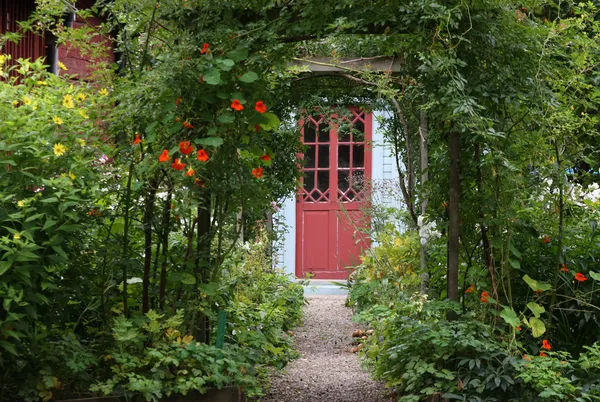 Zauberhafter Eingang zum Garten — Stockfoto