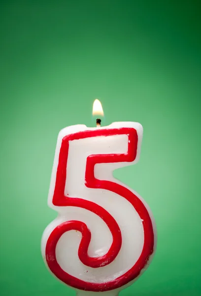 Свеча на пятый день рождения — стоковое фото