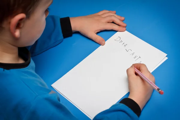 Niño escribiendo a Santa —  Fotos de Stock