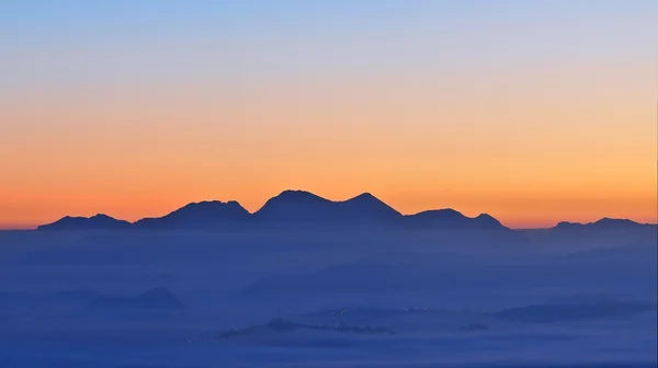 Silhouette im Berg. — Stockfoto