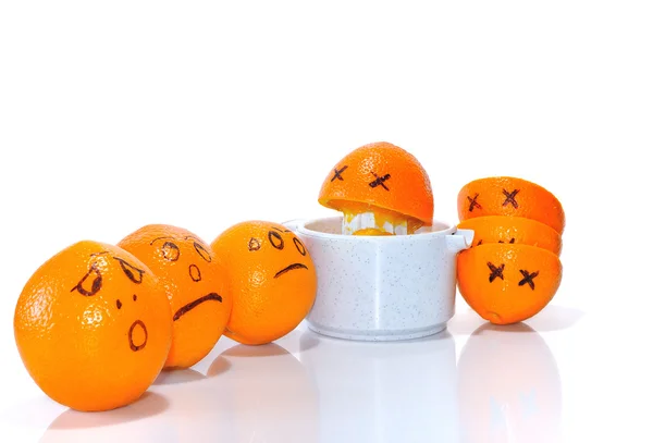 Betrekking hebben op onder de sinaasappelen. — Stockfoto