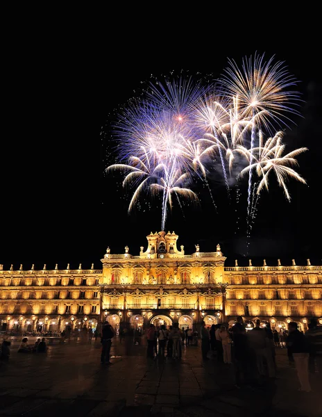 Noite em Salamanca com fogos de artifício — Fotografia de Stock