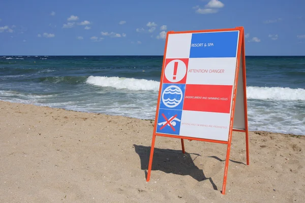 Danger sign on the beach. — Stock Photo, Image