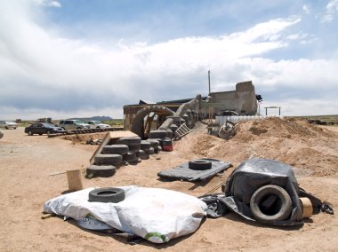 Earthship yapım aşamasında