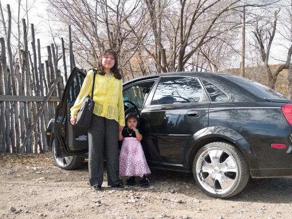 Mujer nativa americana con su hija —  Fotos de Stock