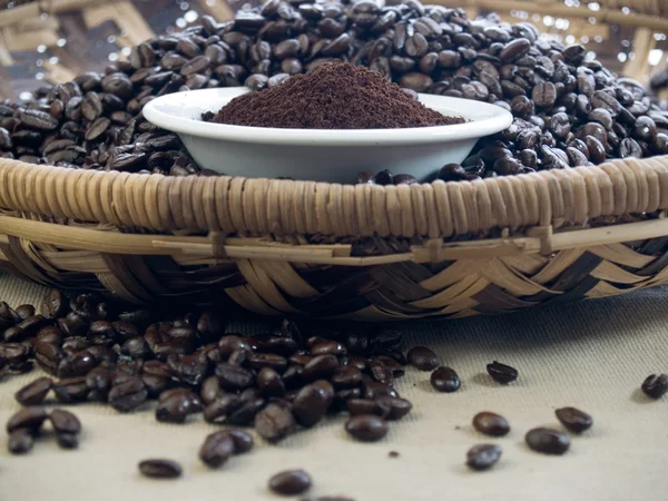 Donkere geroosterde koffie — Stockfoto