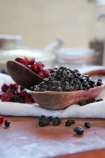 Dried blueberries & cranberries — Stock Photo, Image