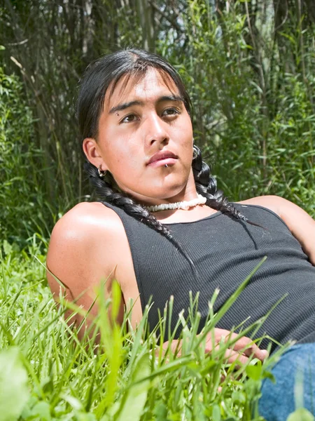 Původní americké dospívající chlapec — Stock fotografie