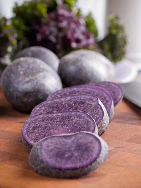 Фіолетовий картопля — стокове фото