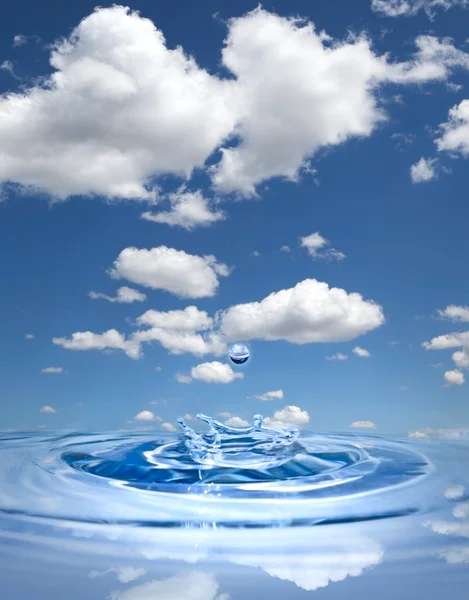 Water drop against blue sky — Stock Photo, Image