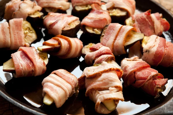 Uppdrag fikon inlindad i bacon — Stockfoto