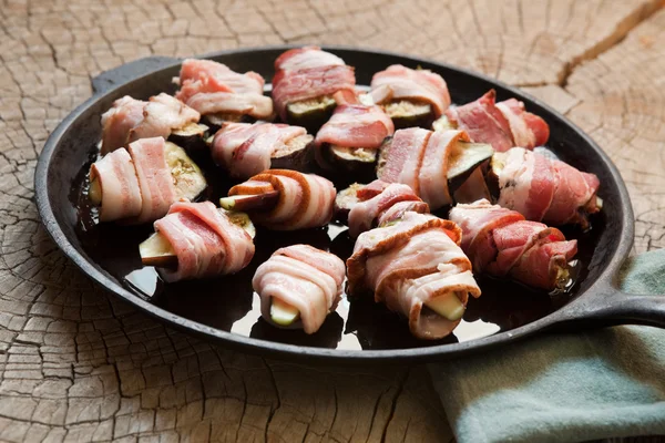 Mission figs wrapped in bacon — Stok Foto