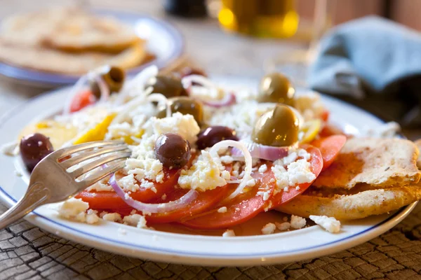 Помідор, фета та оливковий салат — стокове фото