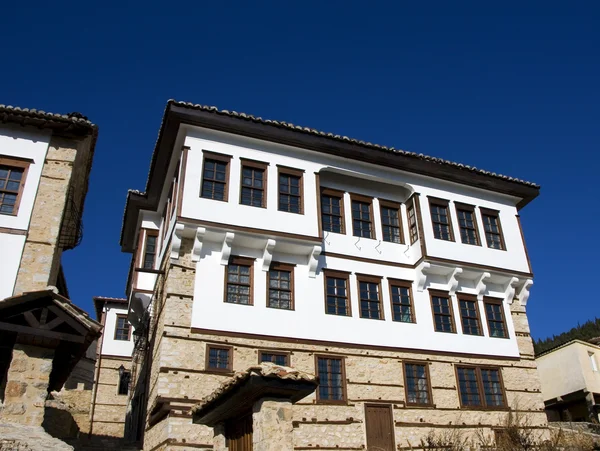Casa velha com vista para Kastoria (Makedonia, Grécia ) — Fotografia de Stock