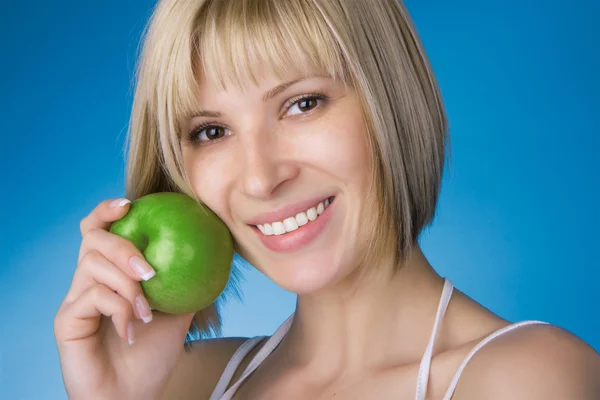 Yeşil elma ile kız — Stok fotoğraf