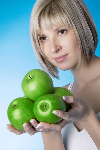 Дівчина з зеленим яблуком — стокове фото