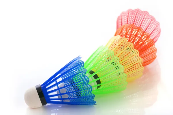 Barevné opeřené pro badminton — Stock fotografie