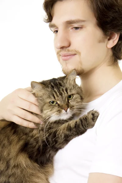 Mann, der flauschige Katze an der Hand hält — Stockfoto